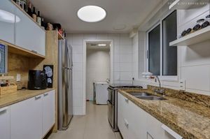 Image 3 - 880330