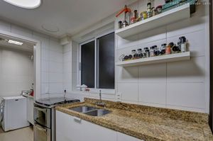 Image 16 - 880330