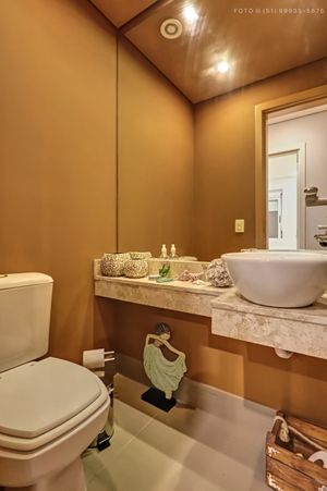 Image 19 - 880330
