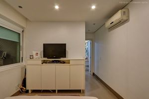Image 9 - 880330