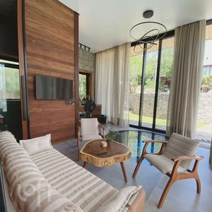 Image 19 - 880334