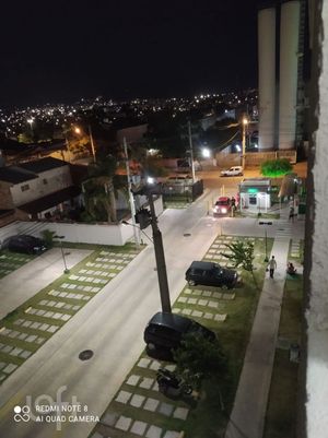 Image 10 - 880336