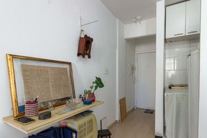 Image 5 - 880338