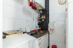 Image 9 - 880338