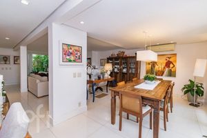 Image 18 - 880341
