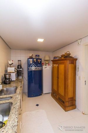 Image 19 - 880341