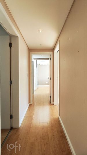 Image 5 - 880347