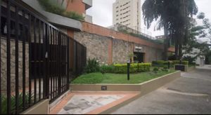 Image 21 - 880349