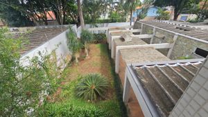 Image 8 - 880353