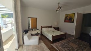 Image 11 - 880353