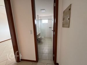 Image 16 - 880354