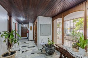 Image 23 - 880356