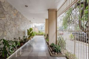Image 26 - 880356