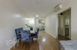 Image 28 - 880365