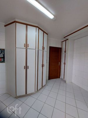 Image 7 - 880395