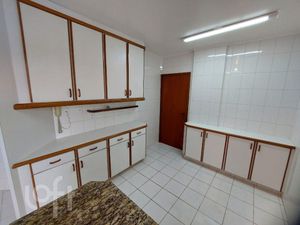 Image 8 - 880395