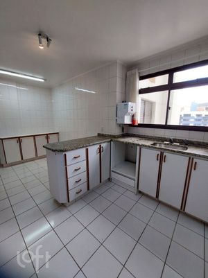 Image 12 - 880395