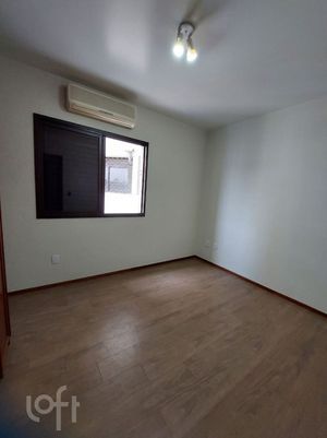 Image 19 - 880395