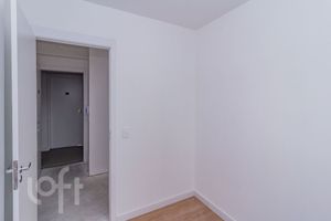 Image 10 - 880401