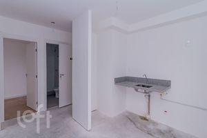 Image 4 - 880401