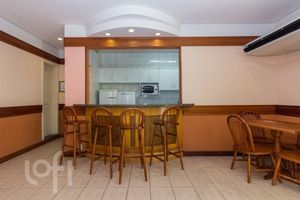 Image 17 - 880402