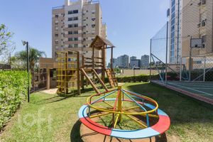 Image 10 - 880402