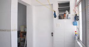 Image 22 - 880403
