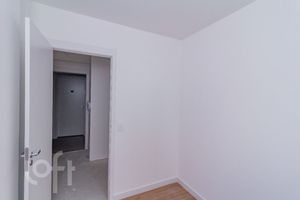 Image 10 - 880405