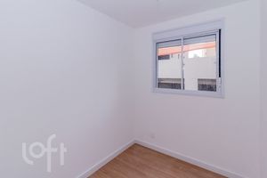Image 7 - 880405