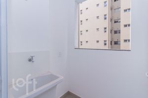 Image 19 - 880405