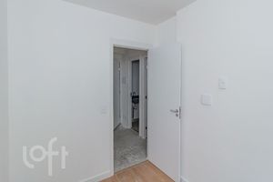 Image 9 - 880406