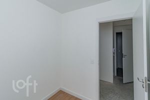Image 10 - 880406