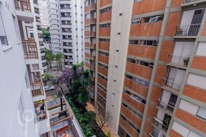 Image 7 - 880406