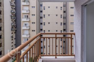 Image 4 - 880406