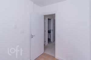 Image 9 - 880408