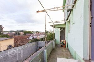 Image 21 - 880409