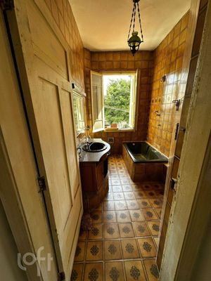 Image 17 - 880410
