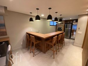 Image 34 - 880411