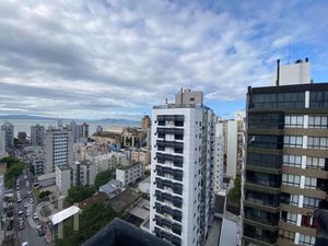 Image 4 - 880411