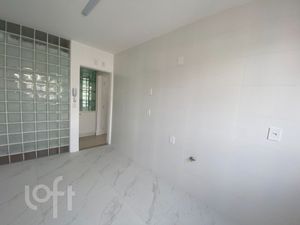 Image 7 - 880411