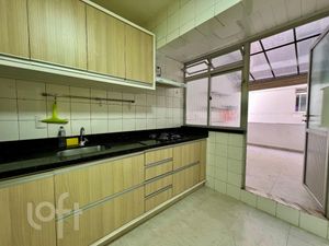 Image 4 - 880423
