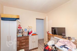 Image 8 - 880425