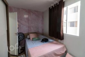 Image 4 - 880426