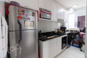 Image 1 - 880426