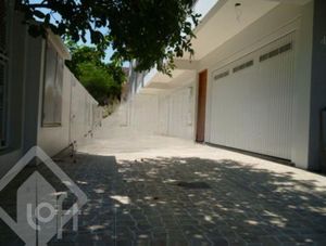 Image 25 - 880427