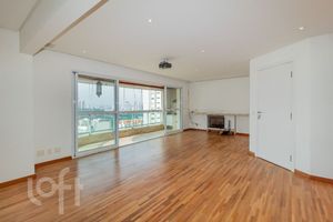 Image 1 - 880430