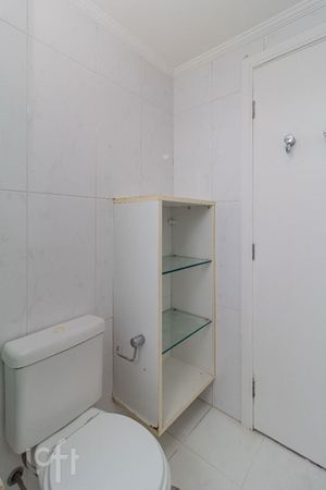 Image 32 - 880430