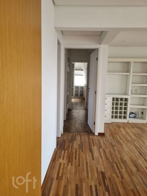 Image 4 - 880430