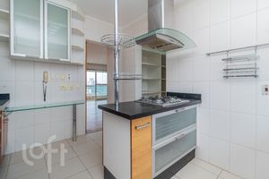 Image 37 - 880430