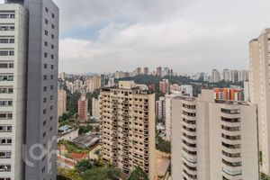 Image 24 - 880430
